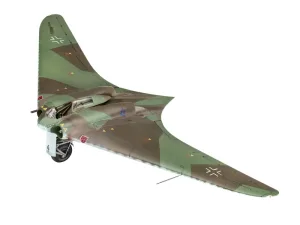 Сглобяем модел, Revell, Немски бомбардировач Horten Go229A, 111 части