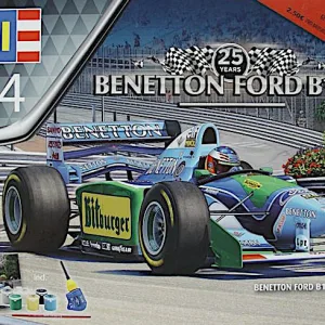 25 години Benetton Ford B194. Автомобил от Формула 1 в комплект с бои, четка, лепило.
