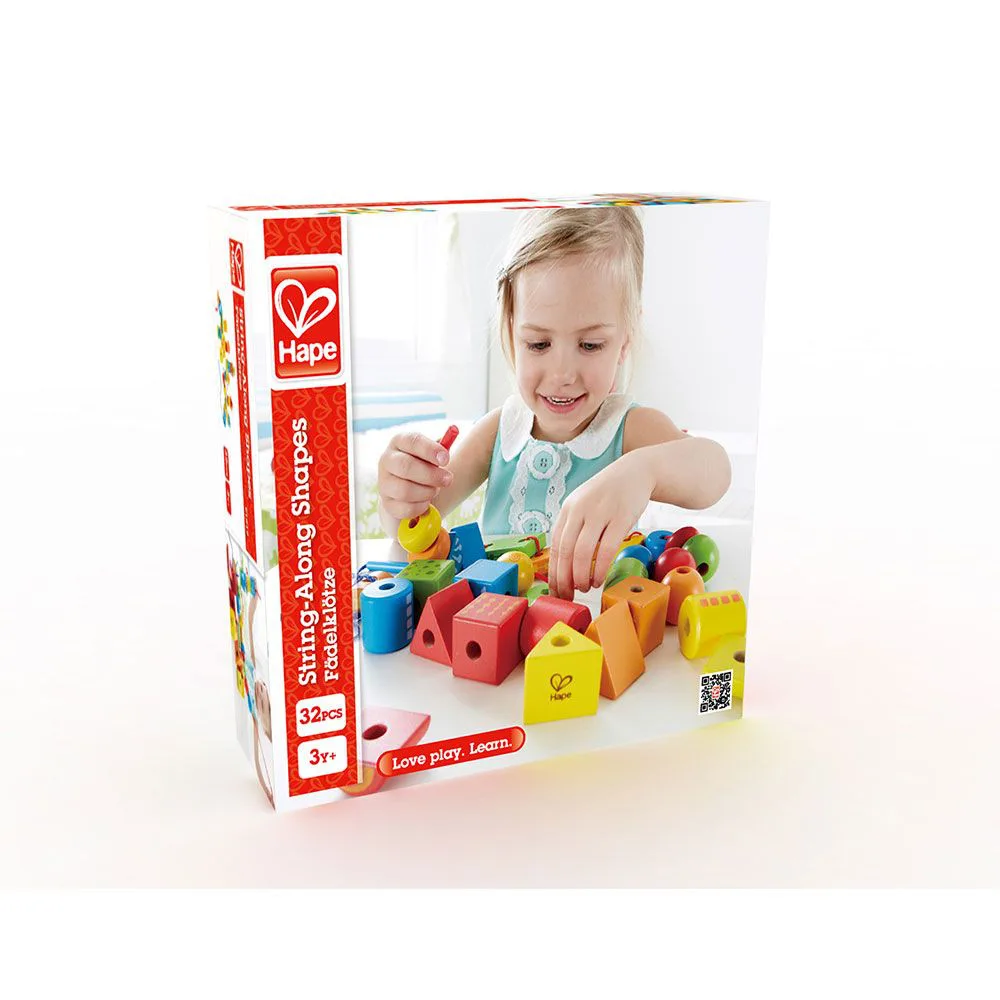 Разноцветни кубчета и форми за нанизване