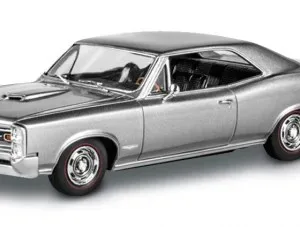 Автомобил Понтиак 1966 GTO - сглобяем модел