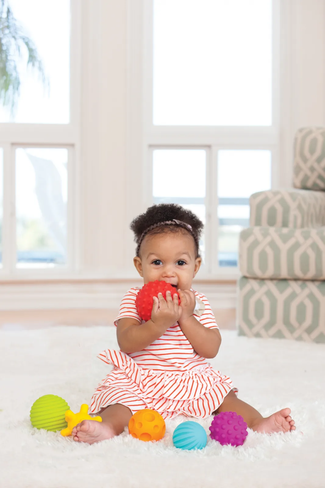 Комплект бебешки сензорни топки, Infantino, Класически цветове, 6 броя - Image 3