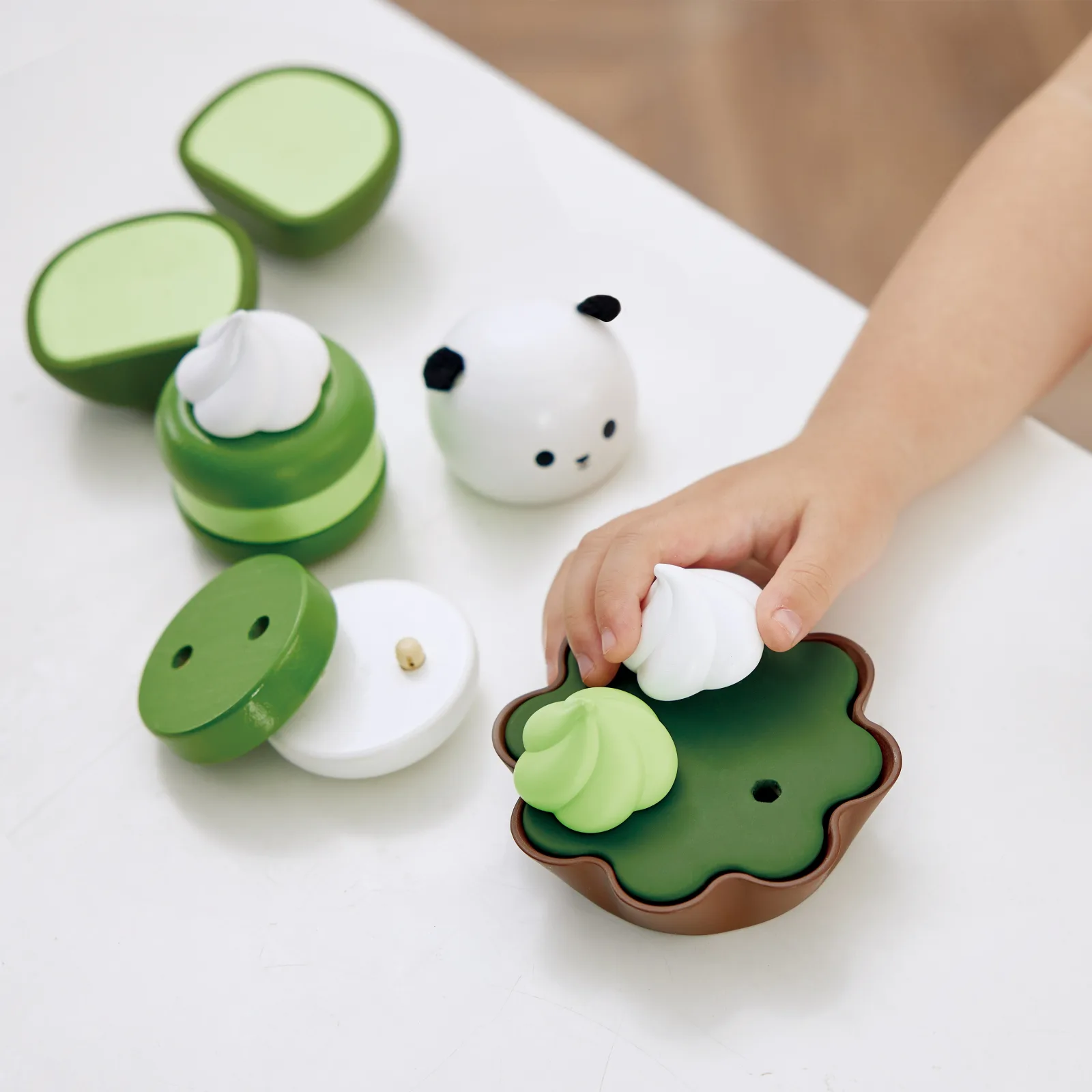 Детски дървен комплект, Hape, Десерт от зелен чай, 8 части - Image 6