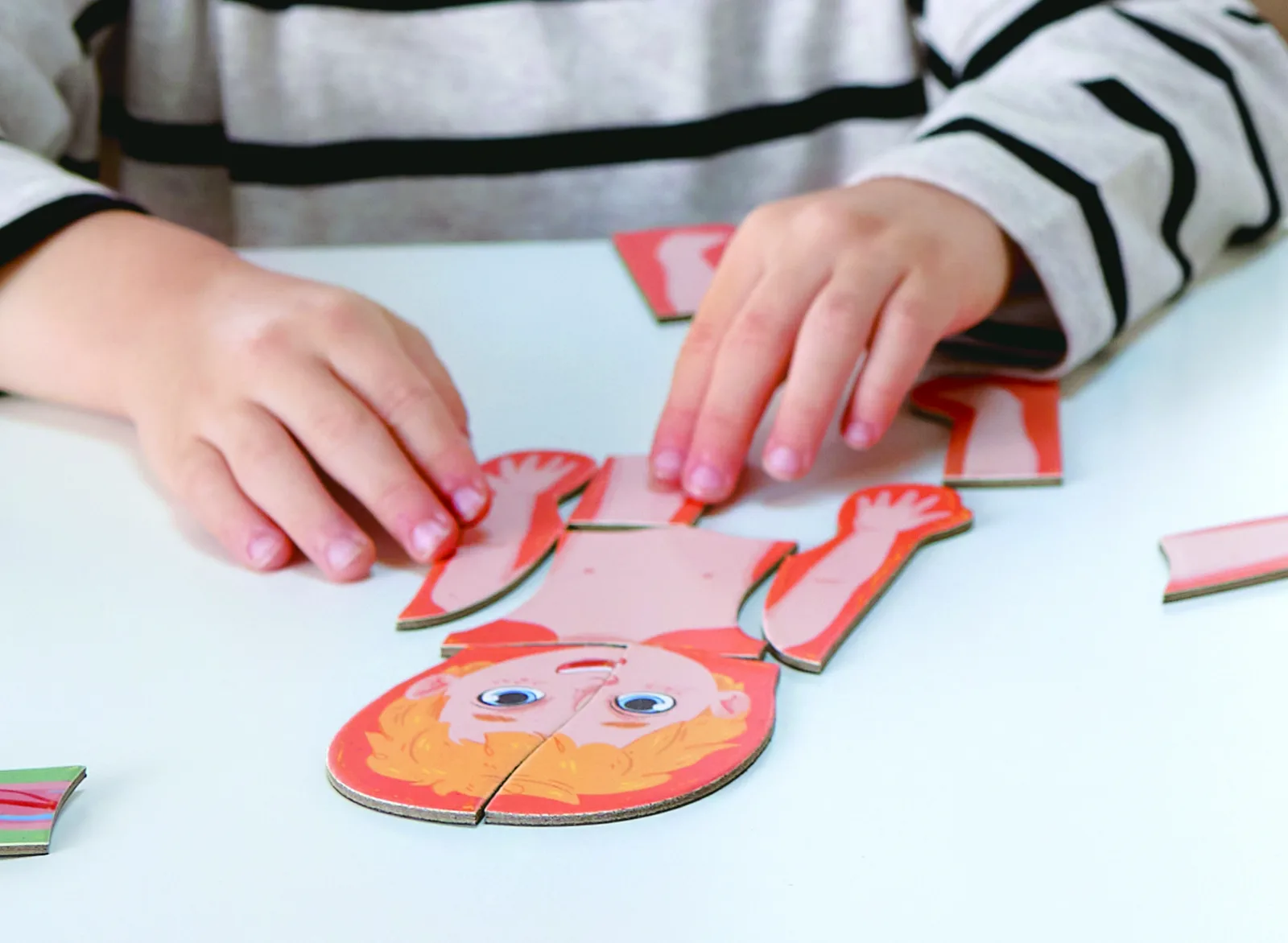 Образователен магнитен пъзел, Hape, човешко тяло, 68 части - Image 2