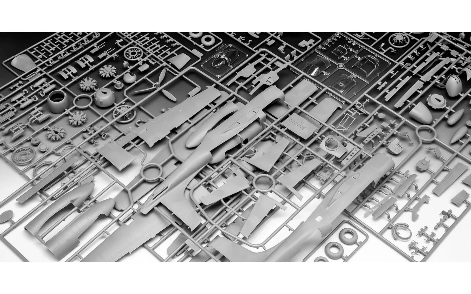 Сглобяем модел, Revell, Бомбардировач B-26B Invader, 259 части - Image 6