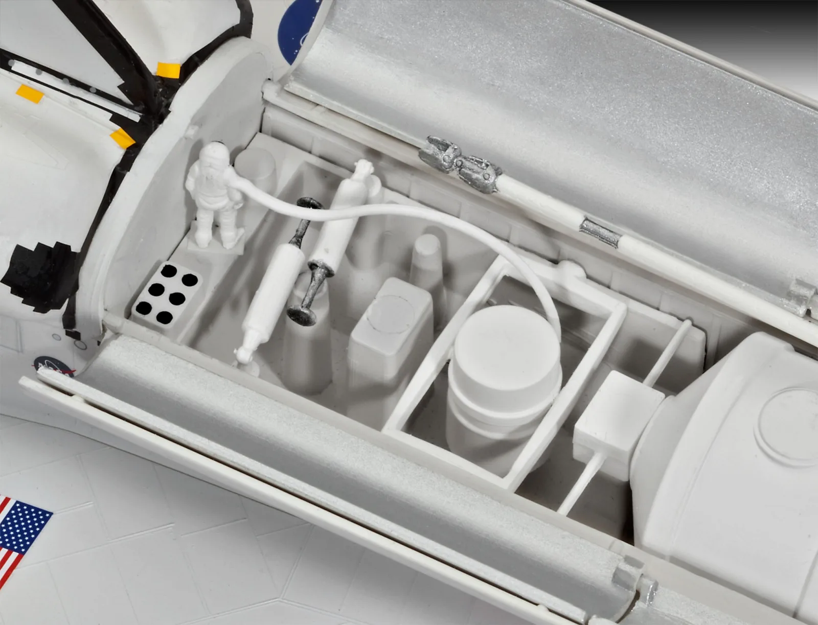 Сглобяем модел, Revell, Космическа совалка Atlantis, 64 части - Image 11