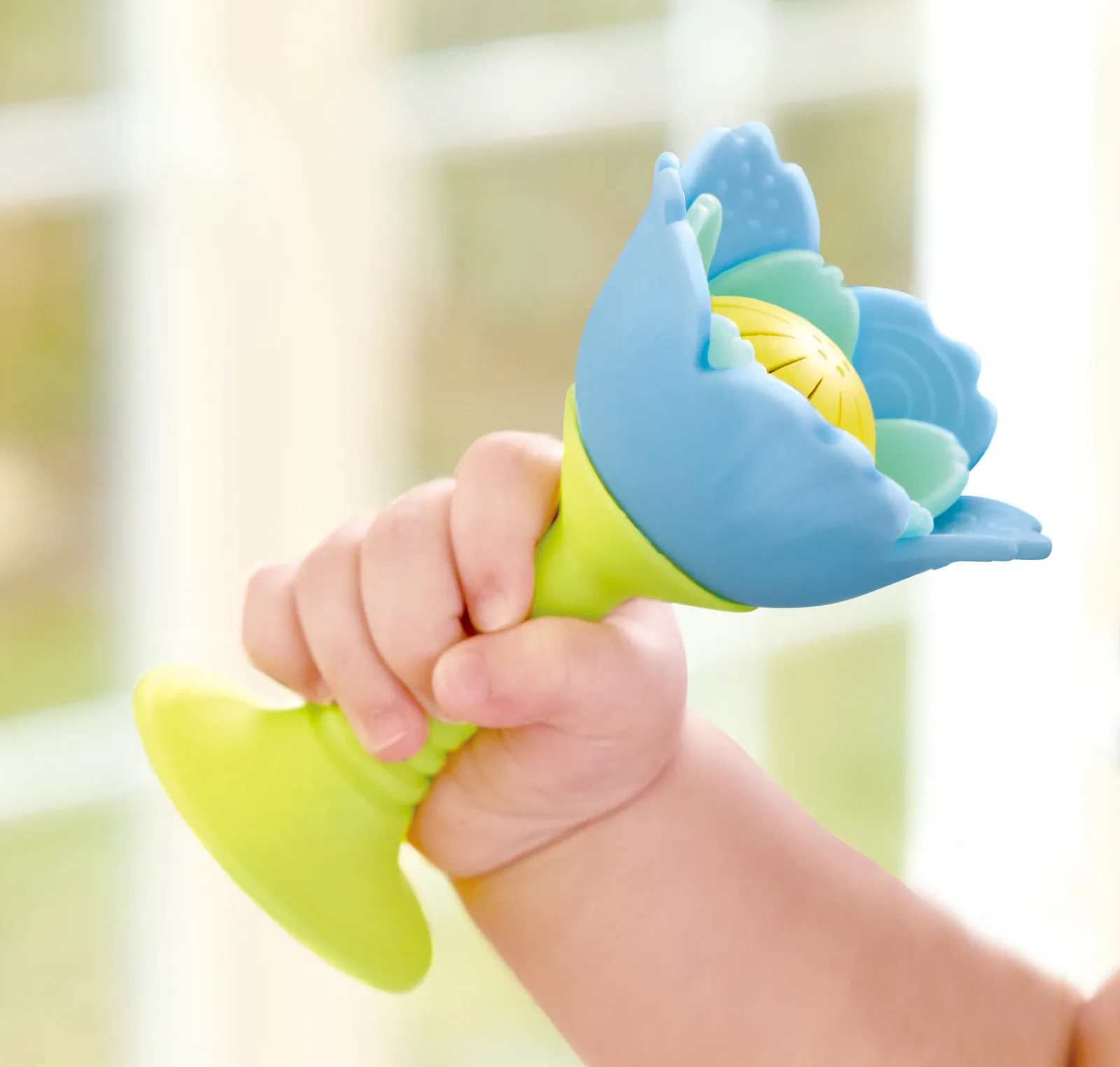 Дрънкалка и гризалка за зъби, Hape, Синьо цвете - Image 4