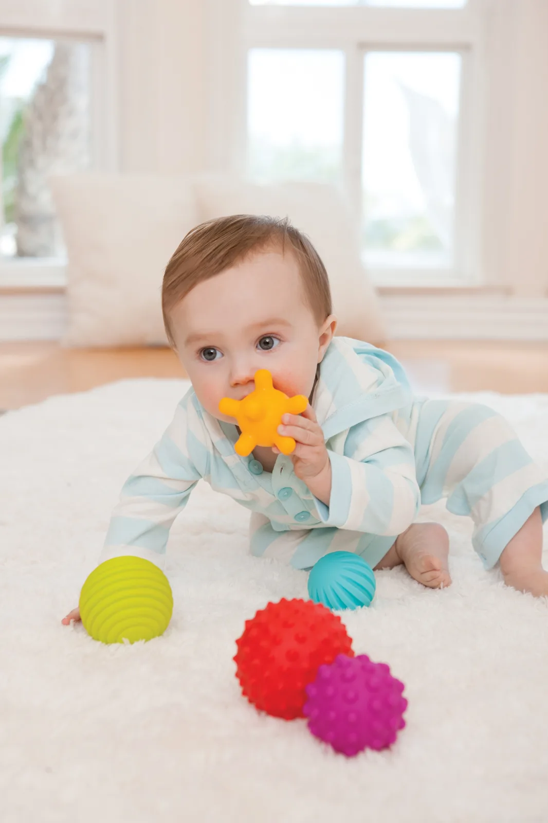 Комплект бебешки сензорни топки, Infantino, Класически цветове, 6 броя - Image 2