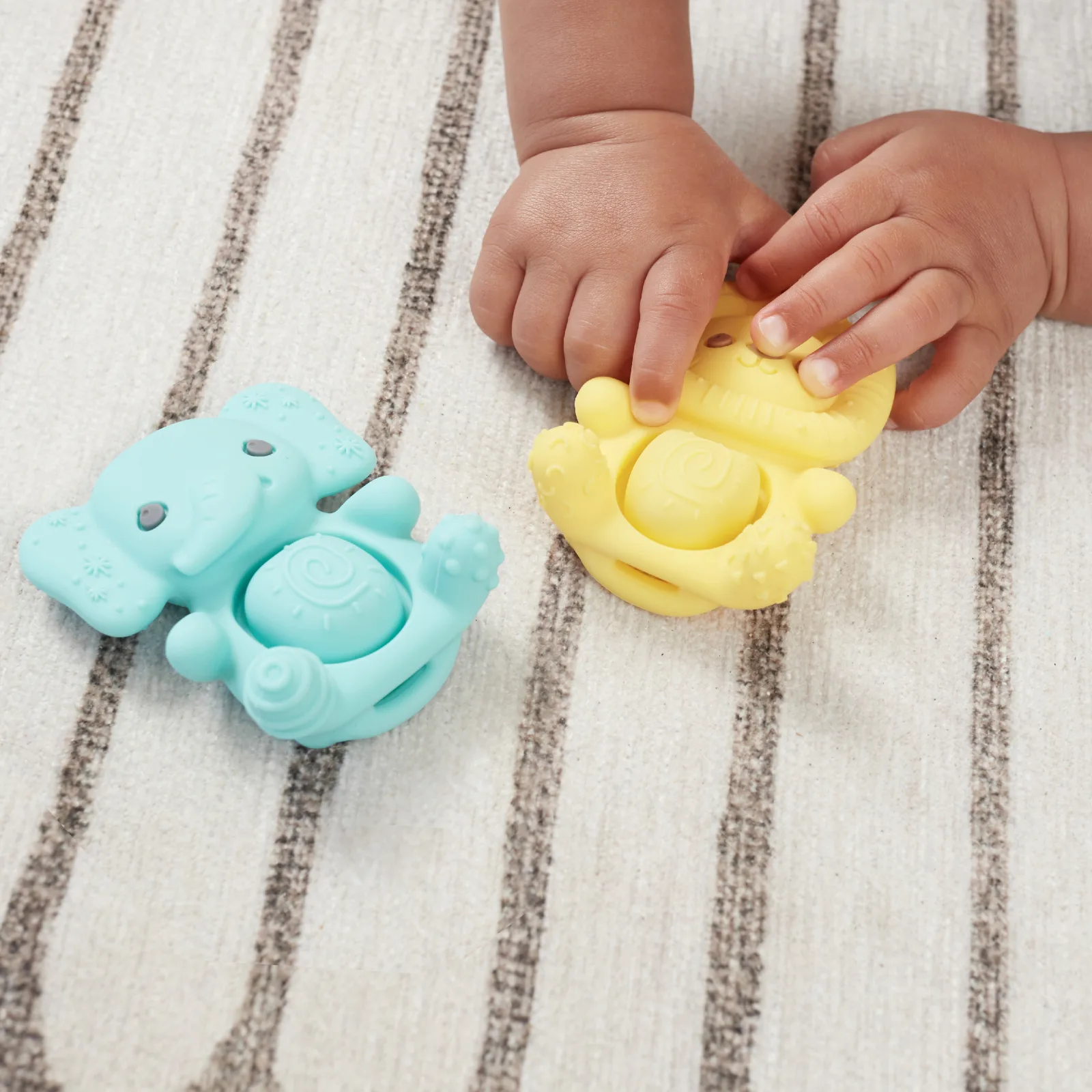 Комплект силиконови бебешки гризалки, Infantino, Слонче и лъвче, 2 броя - Image 2