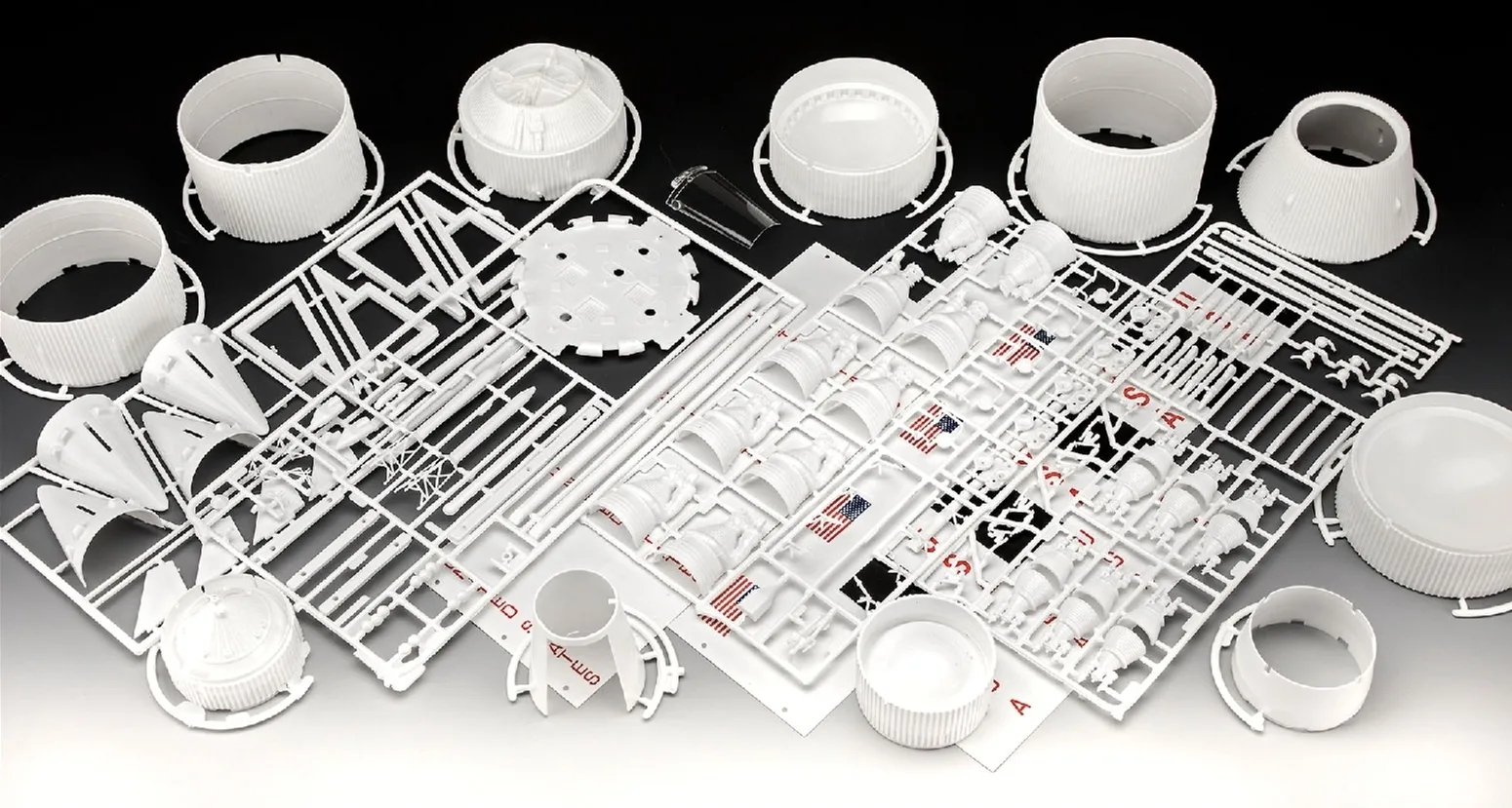 Комплект сглобяем модел, Revell, Apollo 11 Saturn V Rocket, 183 части - Image 3