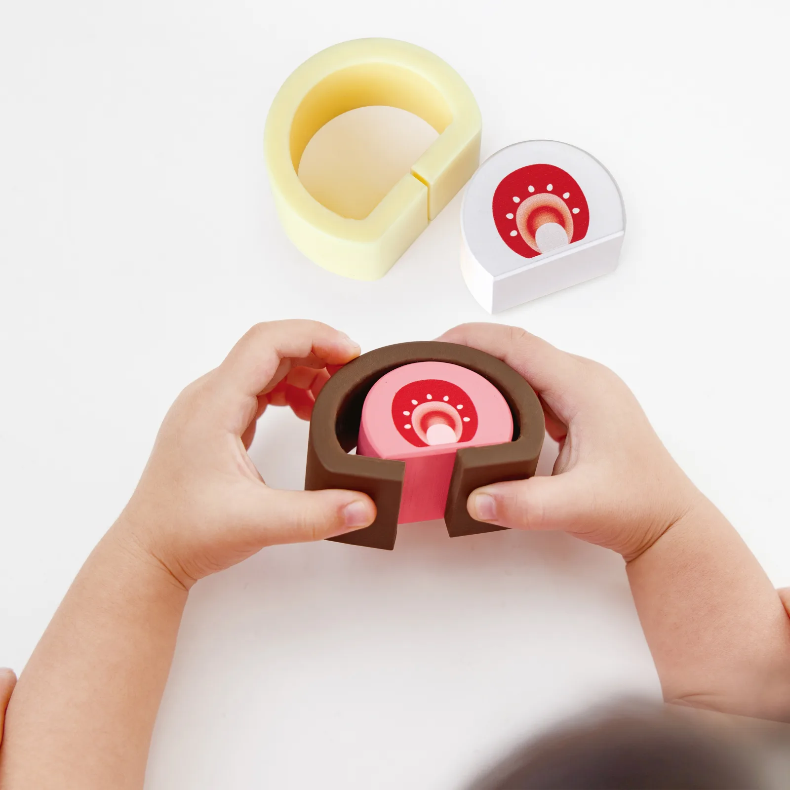 Детски дървен комплект, Hape, Ягодов десерт, 7 части - Image 4