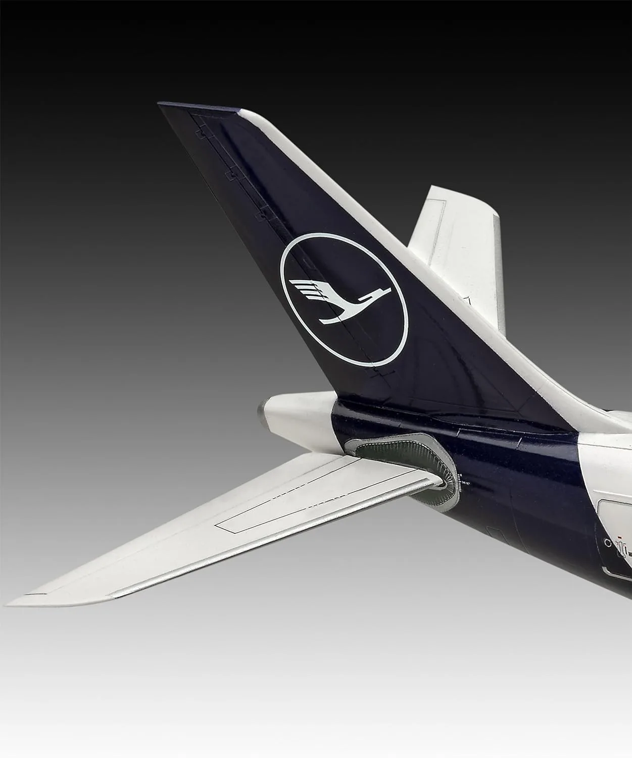 Сглобяем модел, Revell, Airbus A330-300 Lufthansa New Livery, 108 части - Image 6