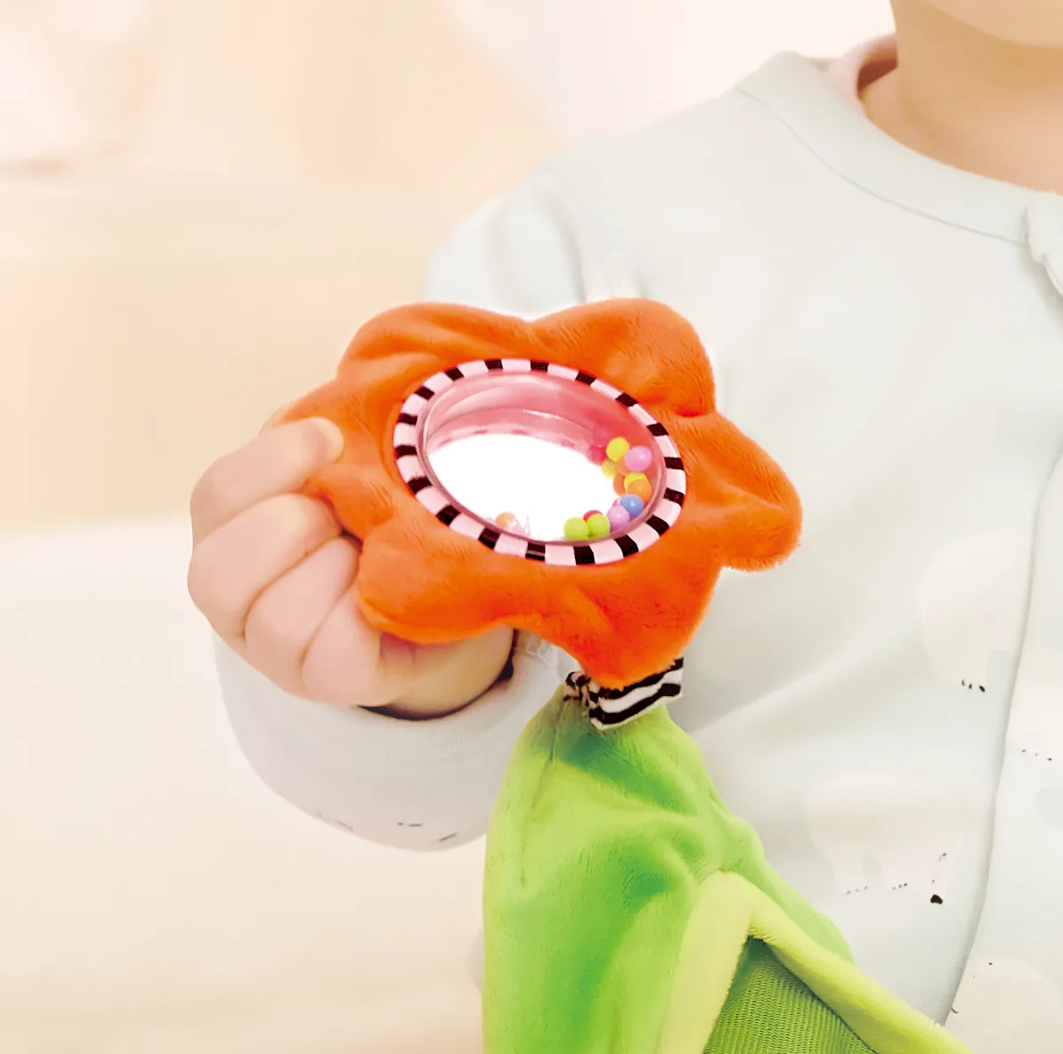 Комплект меки сензорни играчки, Hape, Грахчета - Image 2