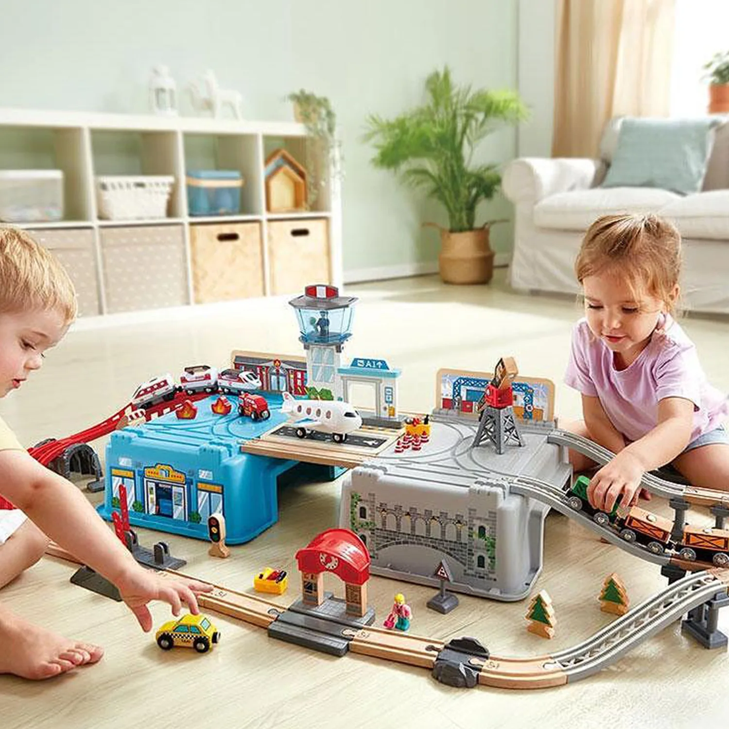 Комплект дървен влак в кутия, Hape, Мегаполис, 80 части - Image 3