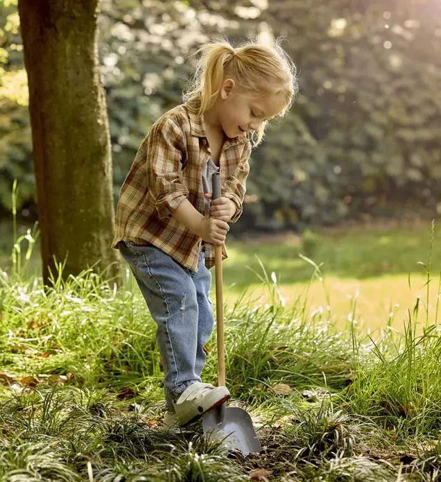 Детска градинска лопата, Hape, Права с квадратен връх, 14 x 1.8 x 69 см - Image 2