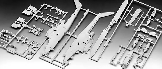 Сглобяем модел, Revell, Подаръчен комплект, Хеликоптер Flying Bulls AH-1F Cobra, с аксесоари - Image 4