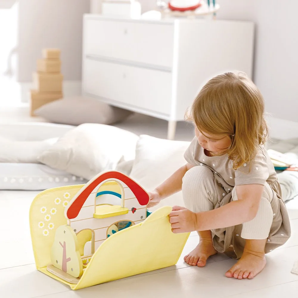 Дървен комплект за игра, Hape, Малка ферма, 10 части - Image 3