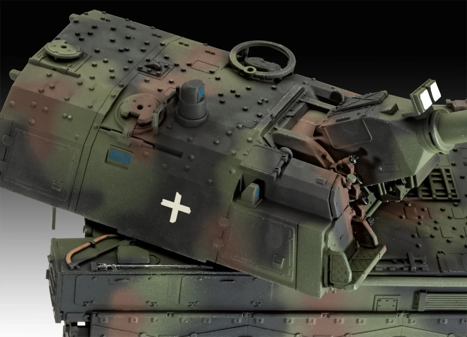 Сглобяем модел, Revell, Panzerhaubitze 2000, 130 части - Image 4