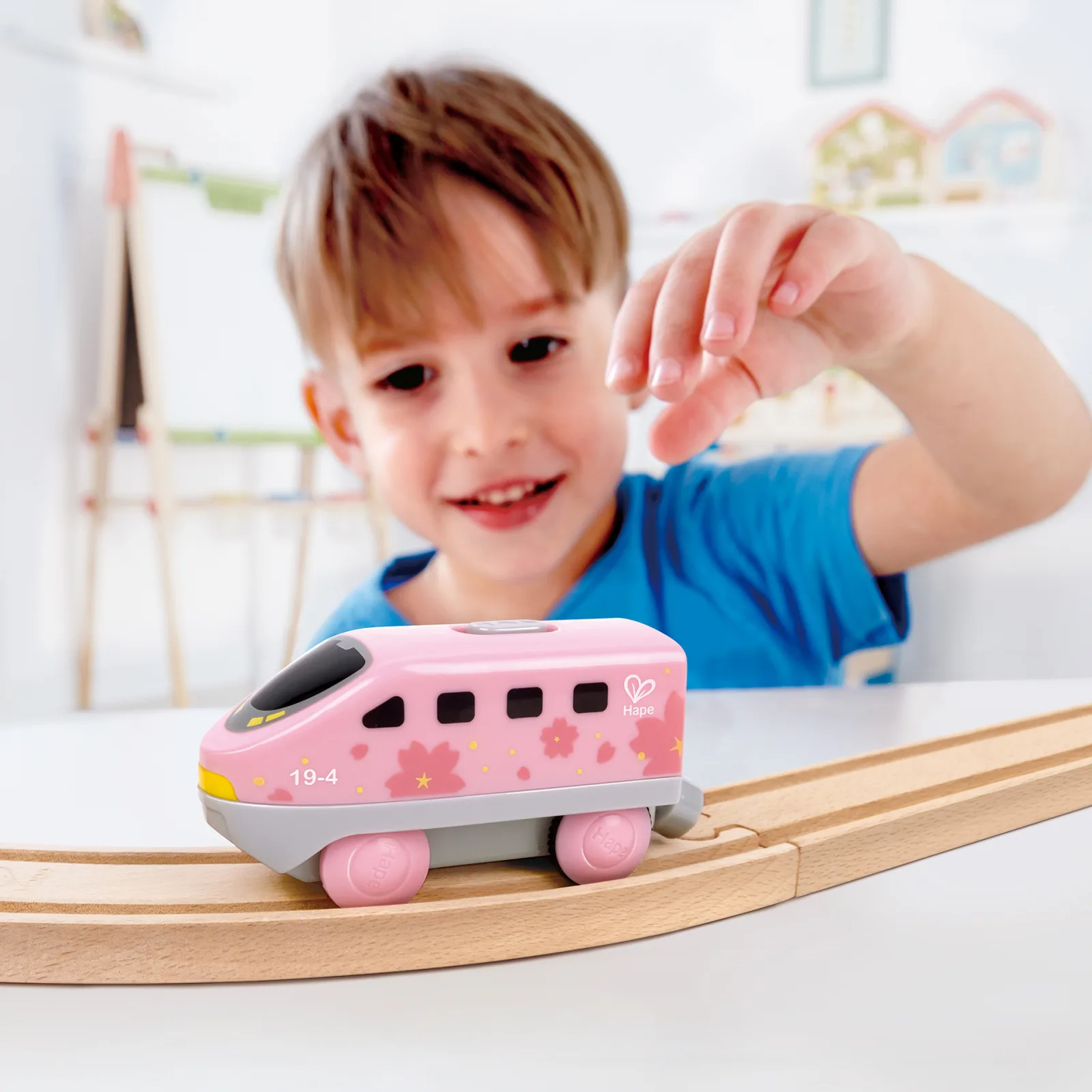 Междуградски локомотив с батерия, Hape, 12 x 4 x 5 см, Розов - Image 4