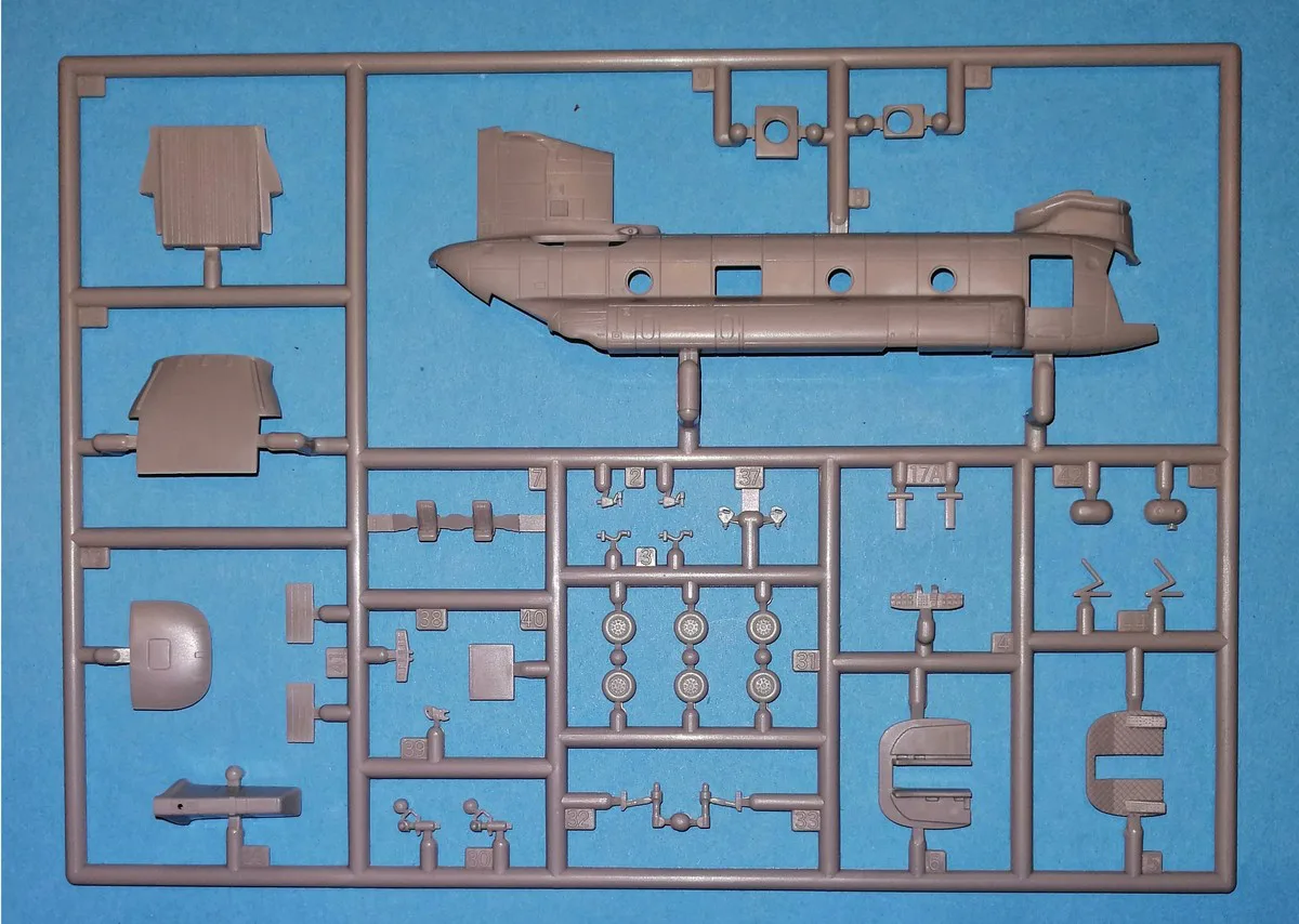 Сглобяем модел, Revell, Хеликоптер Boeing CH-47D Chinook, 104 части - Image 2