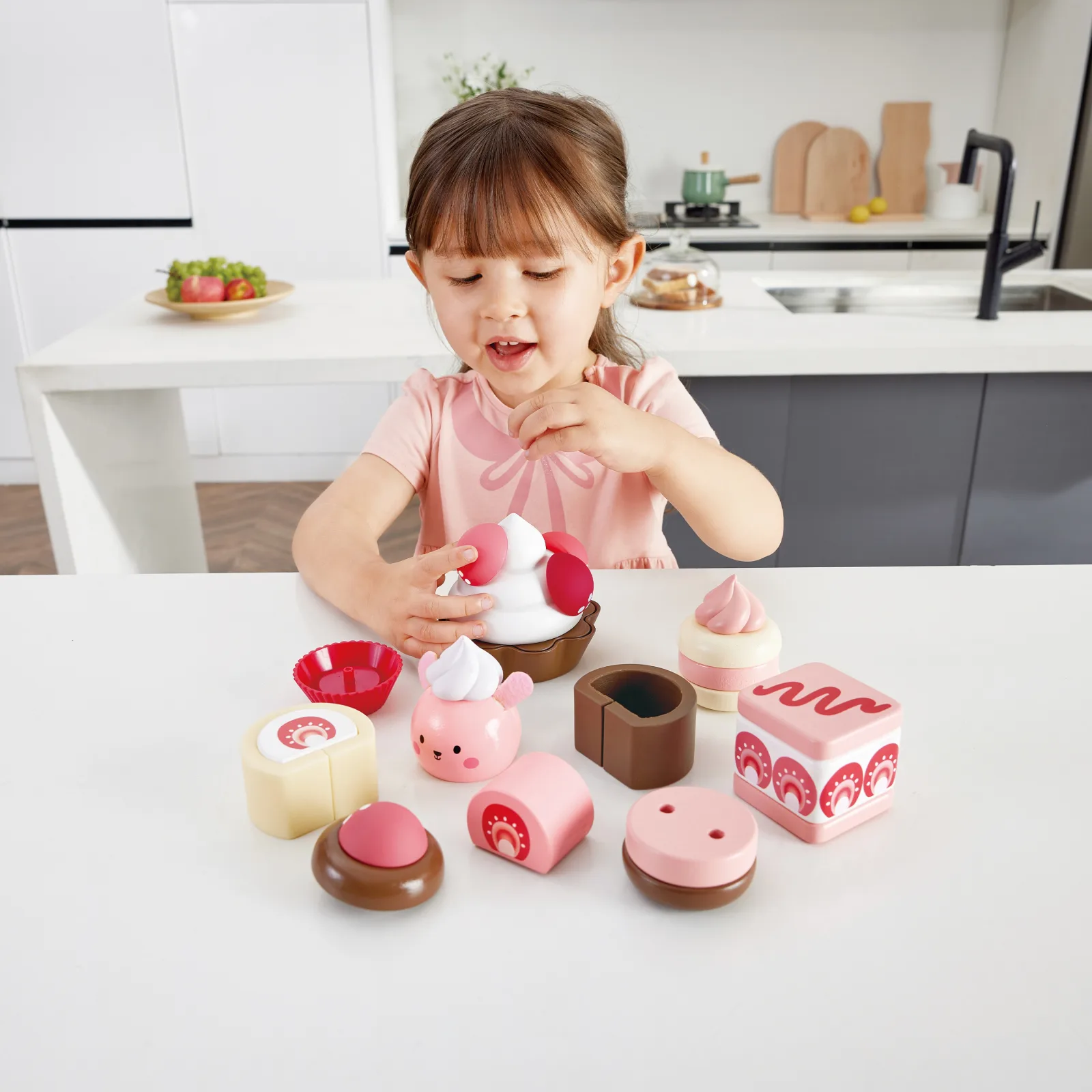 Детски дървен комплект, Hape, Ягодов десерт, 7 части - Image 5