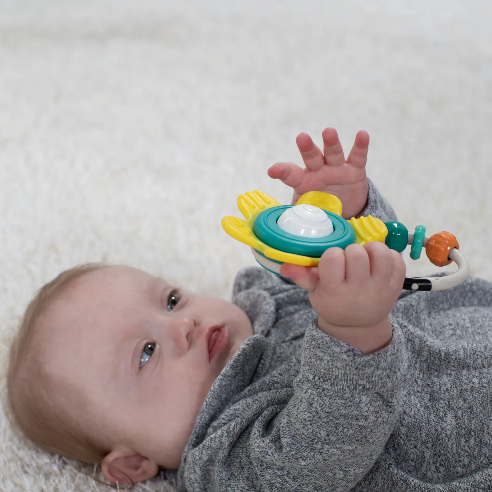 Въртяща бебешка дрънкалка и гризалка, Infantino, Жълта - Image 3